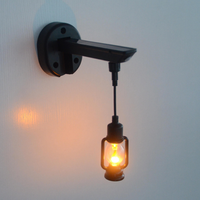 Solárne nástenné svetlo v štýle vintage petrolejovej lampy (efekt plameňa)
